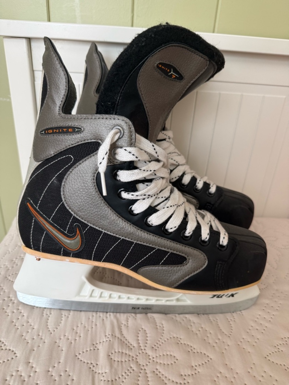 Men’s Nike Ignite Hockey Skates Tuuk Blades Black Gray – Excellent Condition